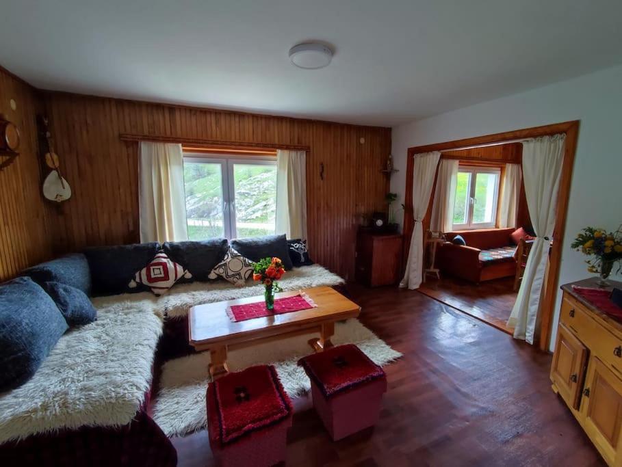 Cemerno Cottage Gacko Zewnętrze zdjęcie