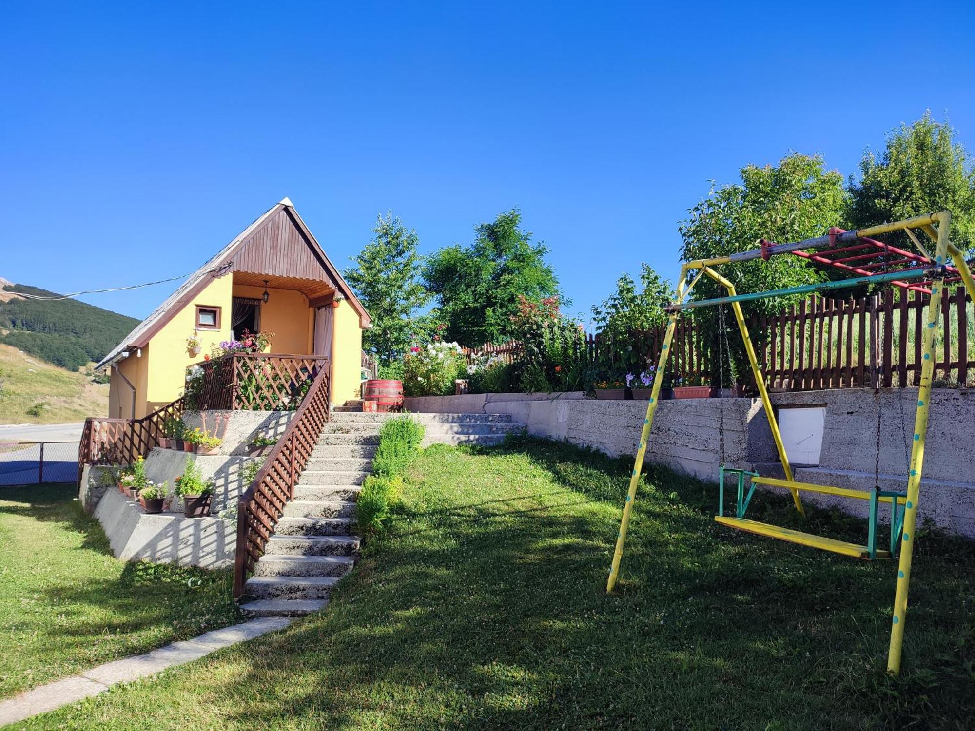Cemerno Cottage Gacko Zewnętrze zdjęcie